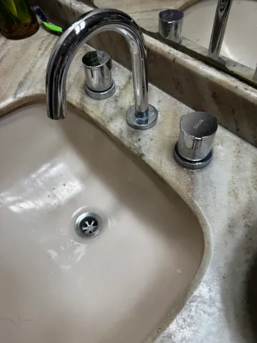 2 Torneiras Docol, para Banheiro , com misturador duplo comando.