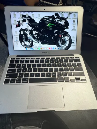 Vendo MacBook Air 2013 impecável.