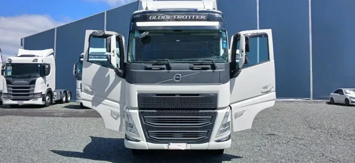 VOLVO FH460 6X2 GLOBETROTTER 2022 - ÚNICO DONO