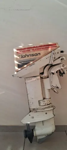 MOTOR DE POPA JOHNSON 9.9 HP 2T - CLÁSSICO, FORTE E CONFIÁVEL
