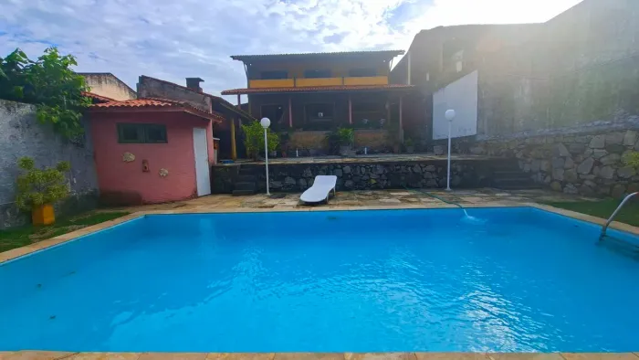 Casa duplex c/ piscina e churrasqueira a 300m da praia