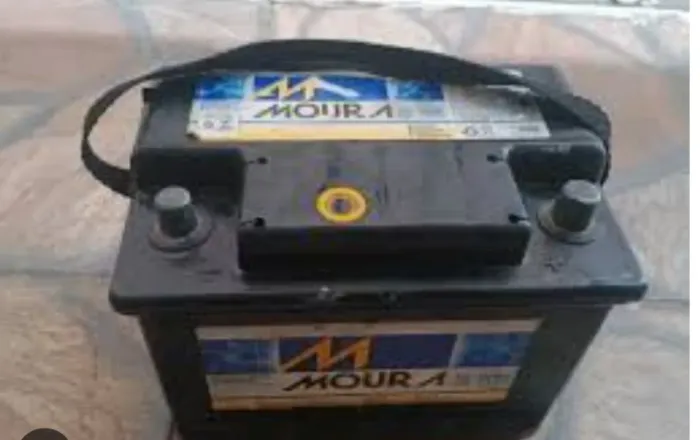 Bateria Moura semi nova com garantia 2 anos