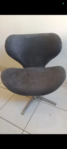 Poltrona Giratória Decorativa Cinza - Base Metálica