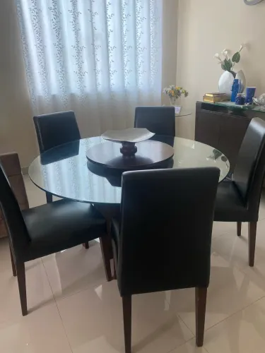 Jogo de sala - mesa e aparador