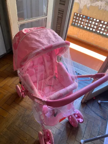 Carrinho de bebê menina