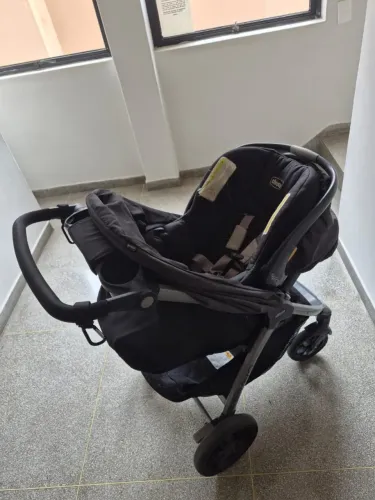 Carrinho Chicco Bravo + bebê-conforto KeyFit 30 com base