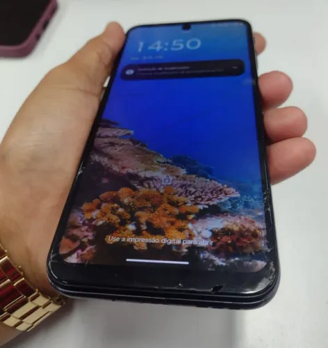 Moto G31 , Todo Bom apenas trincado .