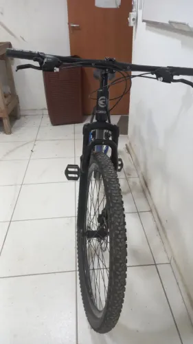 Bicicleta Aro 29 seminova (KSW)