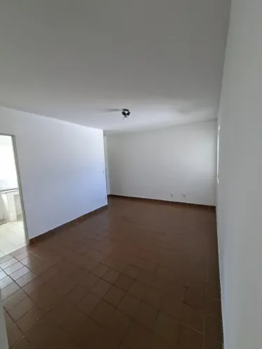 Apartamento no Condomínio dos Ipes 1