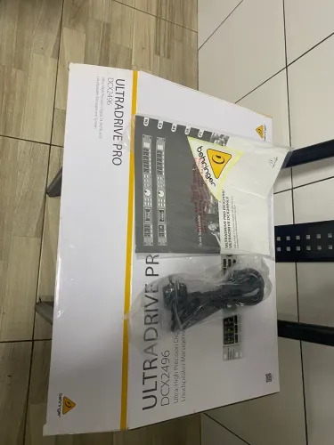 Processador Behringer DCX2496