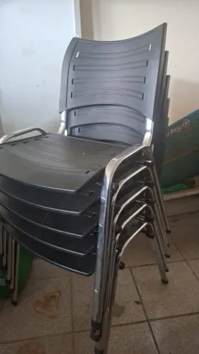 Cadeira de escritório empilhável