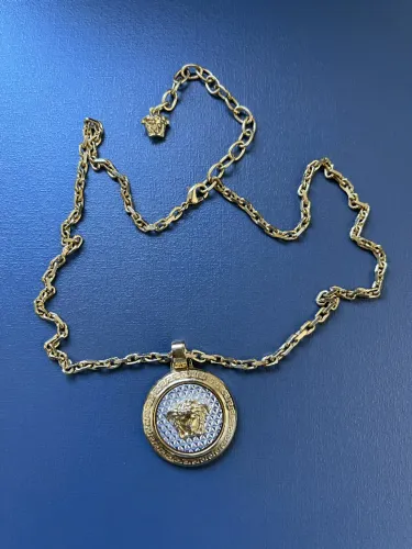 Cordão Versace Medusa pendant necklace