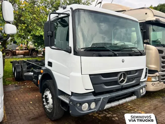 Caminhão Mercedes-Benz Atego 2426 6x2 2020 - No Chassi 7,20m | Revisado e com garantia