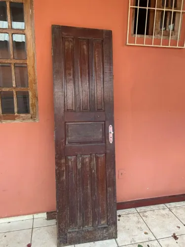 Vendo porta de banheiro em madeira