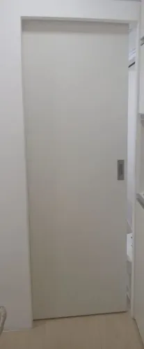 Porta de Correr Branca com trilho