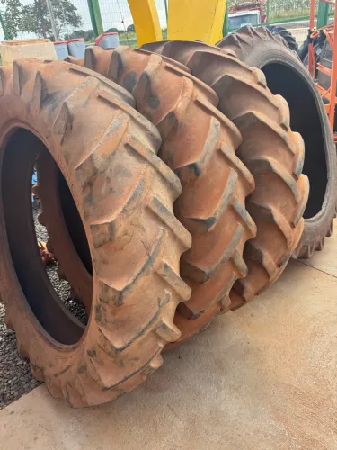 Pneus 12.4-36 -Pirelli 10 lonas 