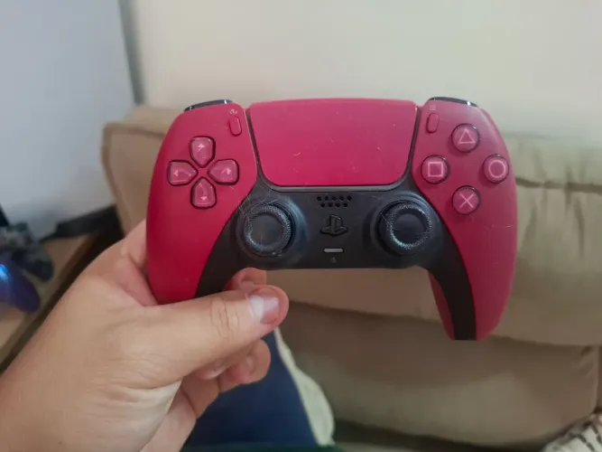 Controle PS5 vermelho