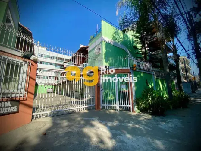 Casa em Condomínio : Triplex / Residencial / Vila Valqueire
