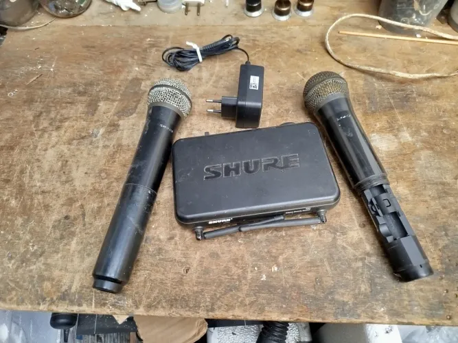 MICROFONE SEM FII SHURE SVX 4