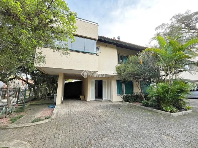 Casa em condomínio para alugar com 210 m² | 3 suítes | 2 vagas | Ipanema / Porto Alegre