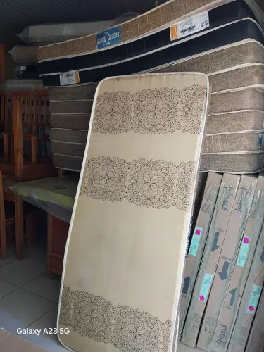 Colchão solteiro usado espuma boa D 28