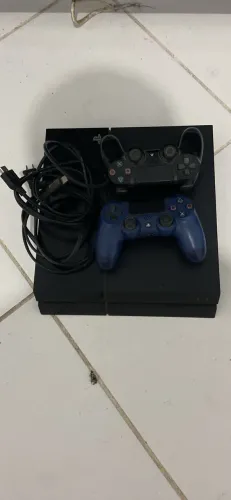 Vendo PS4 1,000 reias completo duas manetes jogos mídia digitais