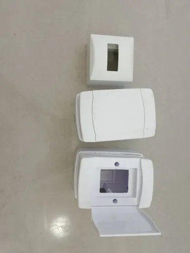 3 caixas / quadros de distribuição de sobrepor em PVC para disjuntores ou tomadas externas