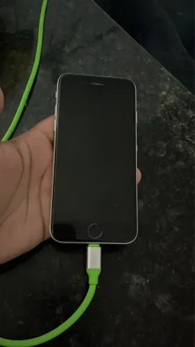Vendo iPhone com Deifeito (não liga) 6S