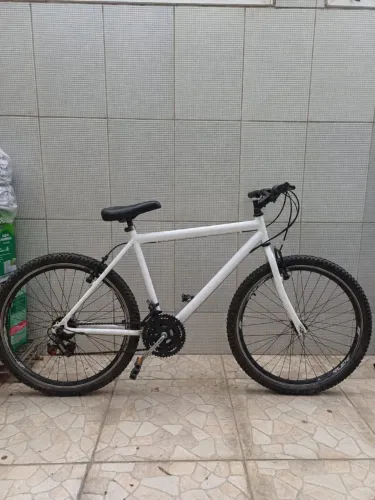 Bicicleta semi nova pra rolo ou pra venda