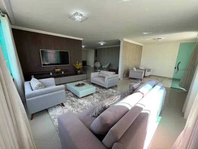 Casa com 5 Dormitórios no Condomínio Ponta Negra 2