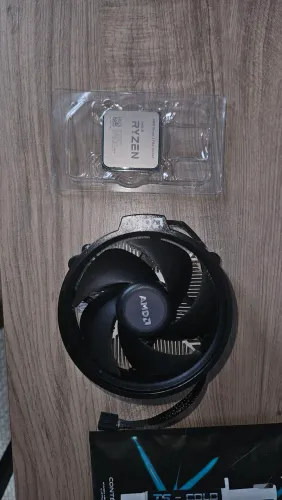 Vendo Processador Ryzen 5 4650G PRO (cm video integrado) + Coller Box Amd Estado de novo