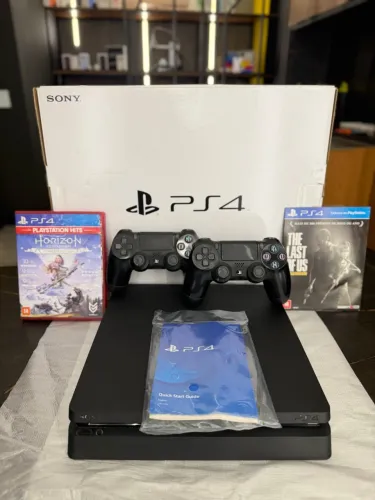 PS4 SLIM // 2 CONTROLES + JOGO BRINDE