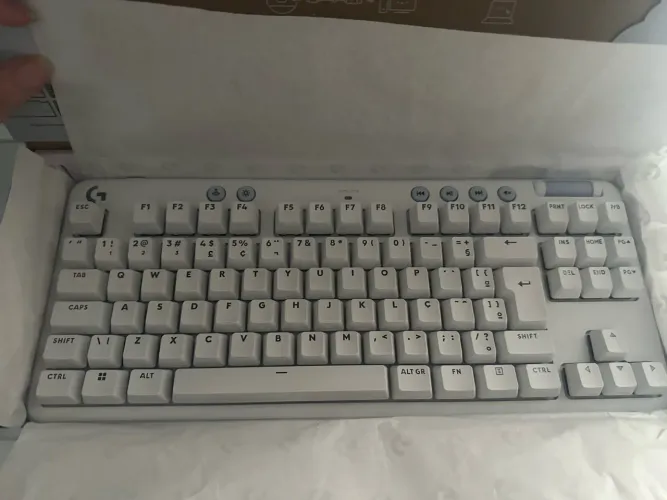 Teclado mecânico gamer Logitech G713 Coleção aurora, Switch GX Red linear