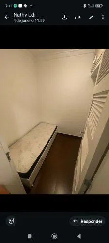 Cama com colchão solteito