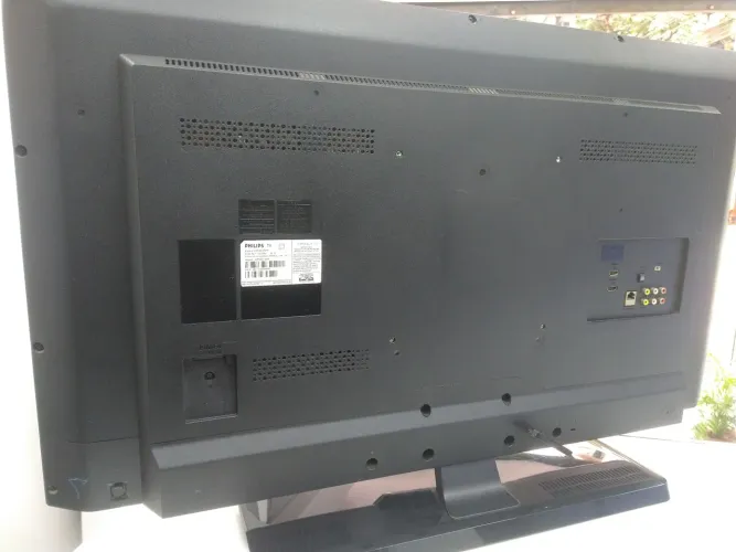 Tv Philips 40PFG5109 com tela quebrada 