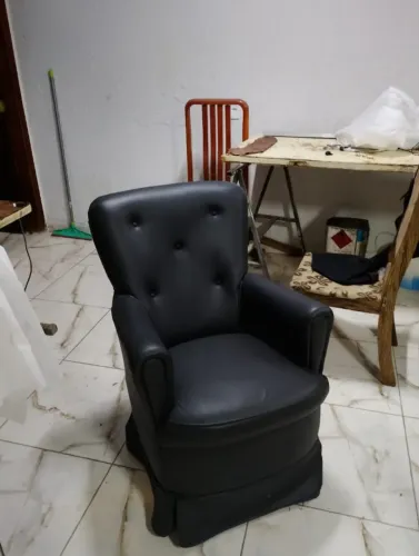Cadeira de Balanço Preta em Corano