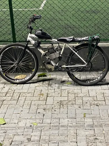 Vendo motorizada 80cc semi nova