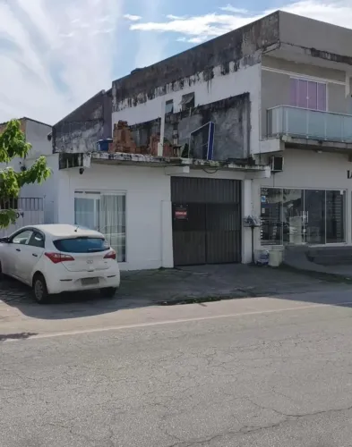 Casa + Ponto Comercial a 70m do Hiper Condor - Bockmann, Paranaguá - R$430.000