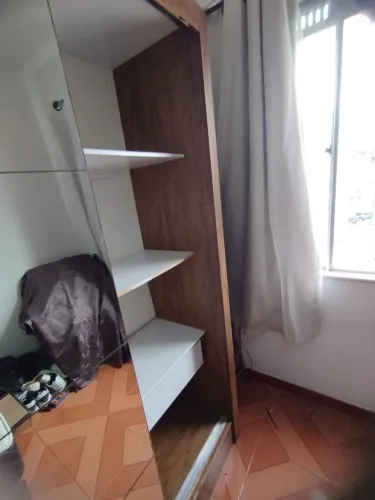 Guarda-roupa, porta de correr. 500,00