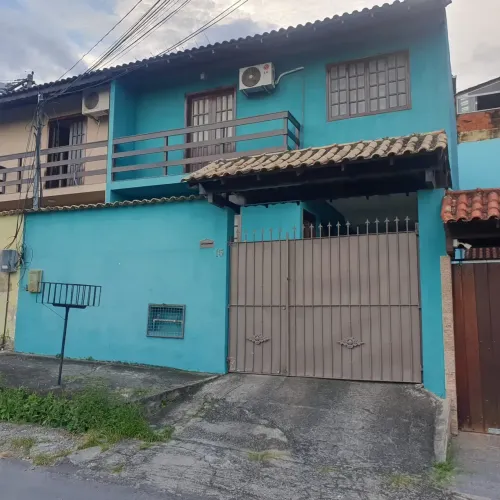 Linda casa duplex 3 quartos, sendo 1 suite e vaga de garagem em Colubande - São Gonçalo -