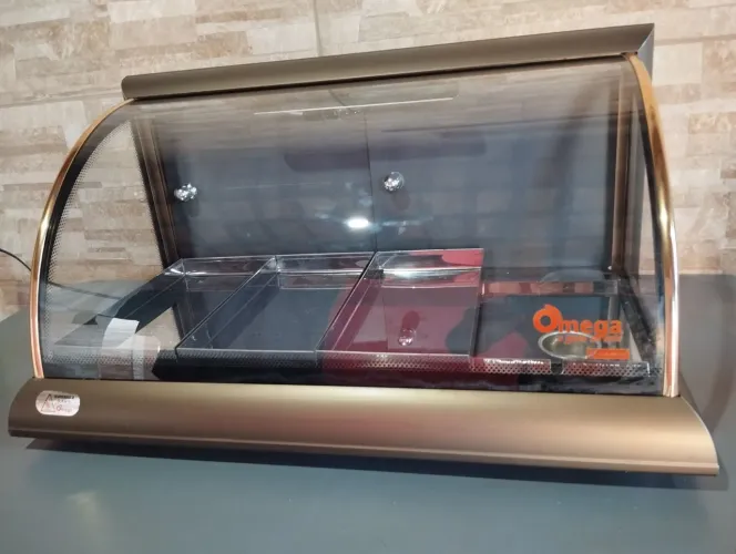 Estufa quente, semi nova, marca omega, três bandejas, linda, ótimo estado, oportunidade.