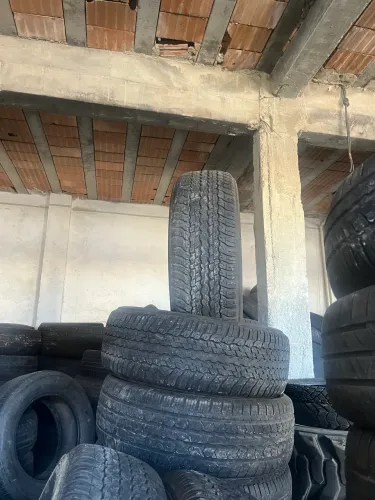Pneu 265x60 R18 semi novo