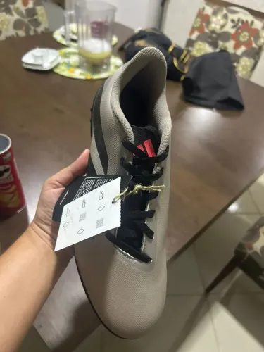 Chuteira Adidas Original (Nunca Usada e Com Etiqueta) Predador