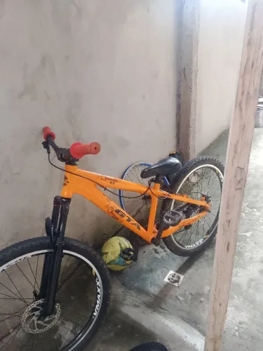 Bicicleta aro 26 GTA.        Troco ela numa motorizada 80cc 