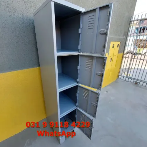 Roupeiro Escaninho com 4 Portas - Novo - Frete Grátis