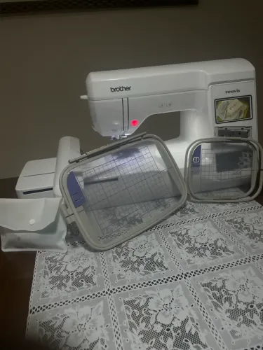 Máquina de bordar doméstica Brother Pe-810l