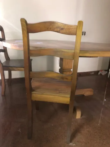 Mesa redonda madeira maciça 8 lugares com cadeira feita artesanalmente