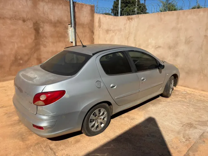 Peugeot 207 Sedan Passion XR 1.4 Flex 8V 4P 2012