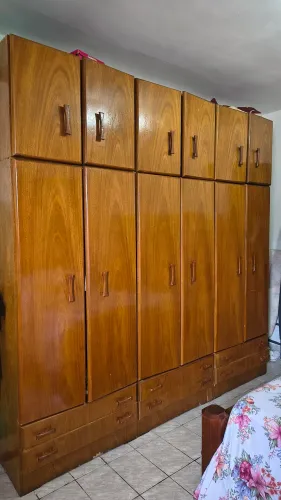 Guarda -roupa com três módulos 
