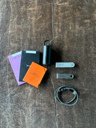 Ledger Nano X + Nano S + case oficial Ledger. Pouquíssimo uso